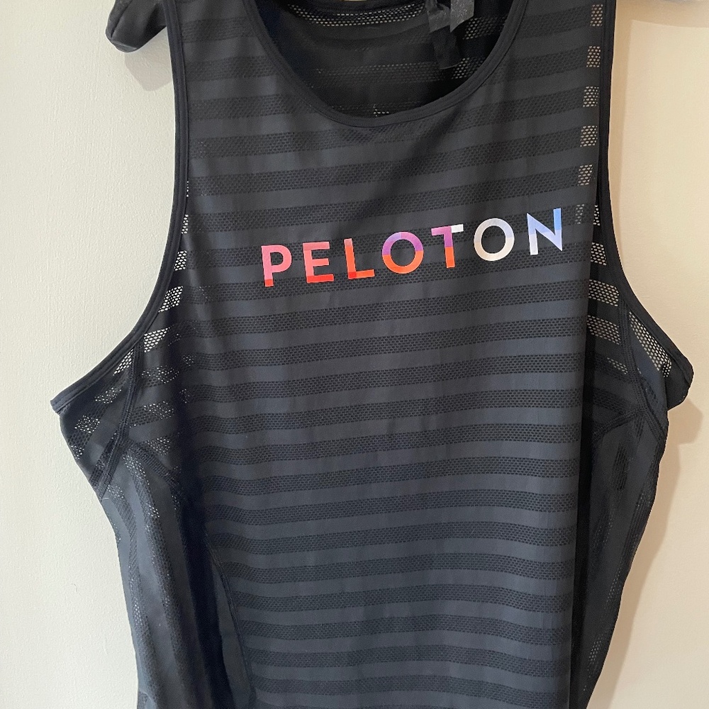 PELETON TANK